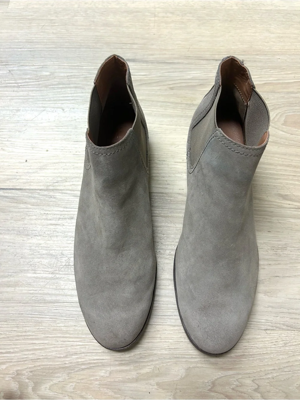 Frye Ankle Booties Chelsea Suede Women Sz 9M Taupe Pull On Boots Boho Minimalist